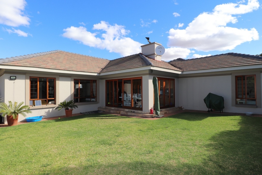 To Let 3 Bedroom Property for Rent in Wilkoppies North West